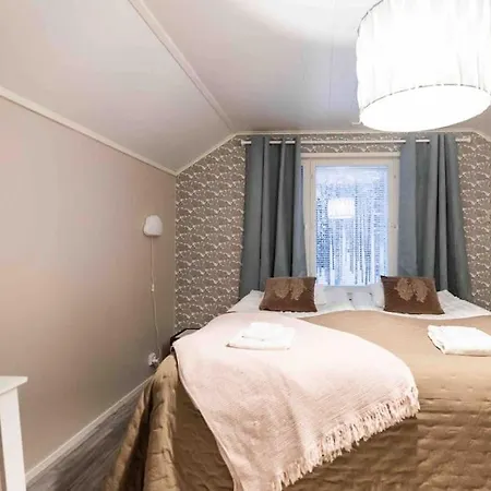 Noel Arctic Circle Willa